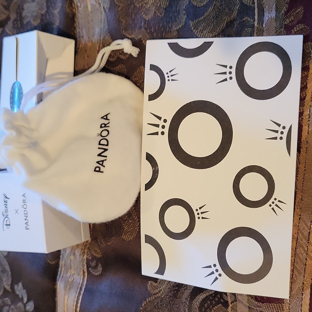 - Pandora Disney castle with swarsowski bracelet From Disney - Picture 10 of 10
